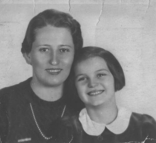 Hana Polackova and her mother 1934