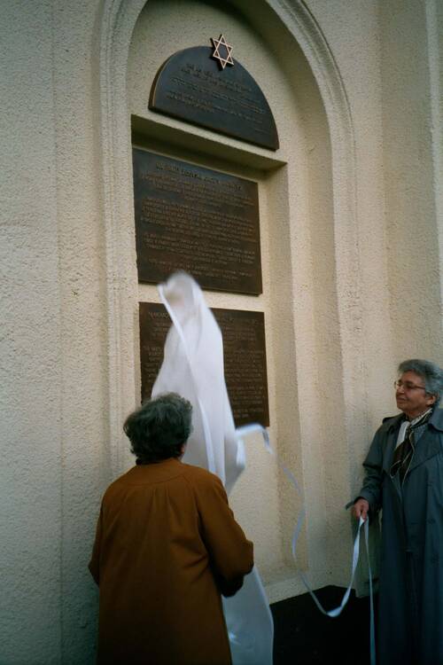 Unveiling of a memorial plaque, October 2000
